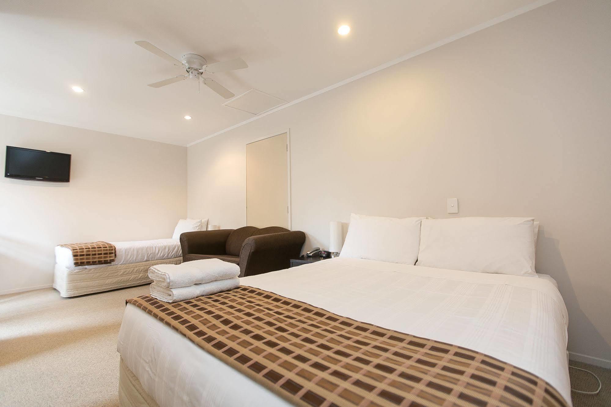 Parkview Motor Inn Pukekohe Экстерьер фото